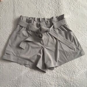 Athleta Skyline Short Sz 2 Light Gray